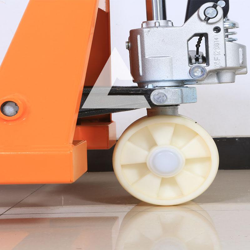 小型手動搬運車不能起升怎么回事