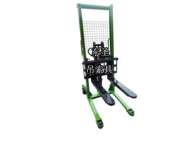 液壓堆高車在紙卷運輸中的應用