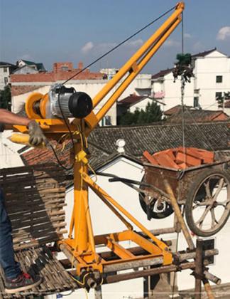 建筑小吊機在高層樓房進行吊裝