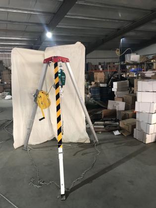 救援三腳架設(shè)計合理，承重力強