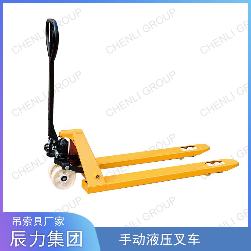 手動(dòng)液壓叉車在倉(cāng)庫(kù)搬運(yùn)貨物中的使用