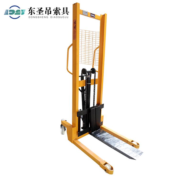  液壓堆高車是如何做到輕松堆高的