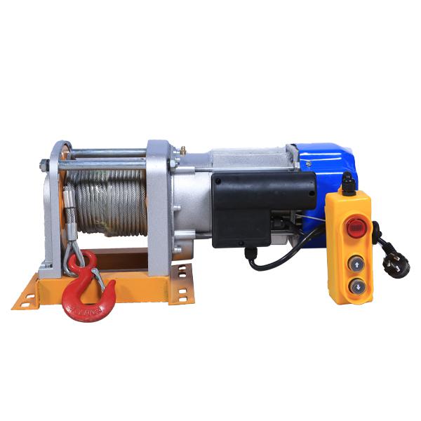 六層樓高處施工使用鋁殼提升機吊裝施工物料